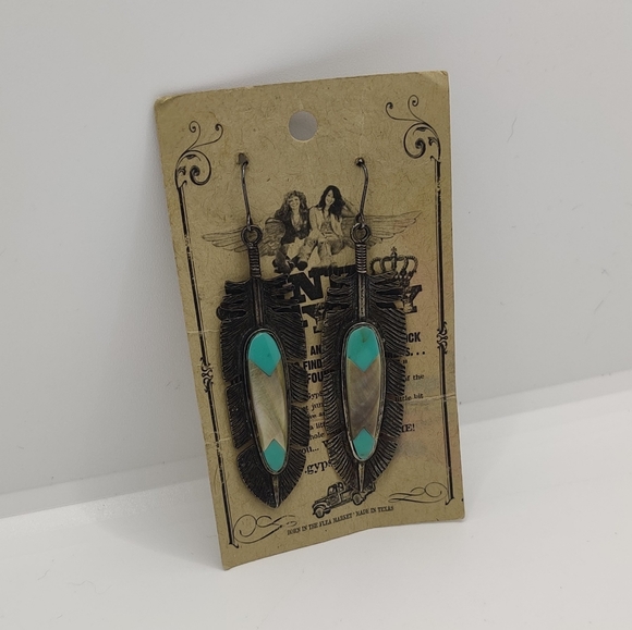 Vintage Turquoise Colored Howlite Necklace And Ring With Metal Feather Earrings - Picture 8 of 10